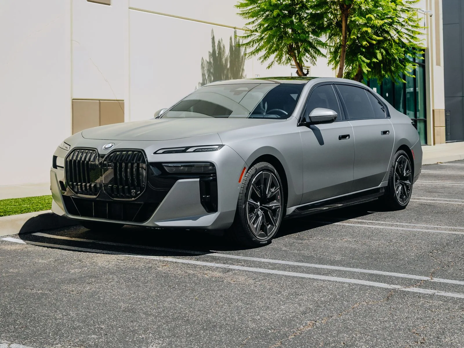 BMW i7 Matte Anthracite Grey Vinyl Wrap — photo 1 — Hussle Customz Los Angeles