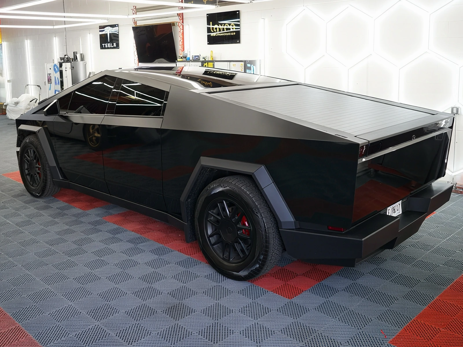 Tesla Cybertruck Gloss + Satin — photo 3 — Hussle Customz Los Angeles
