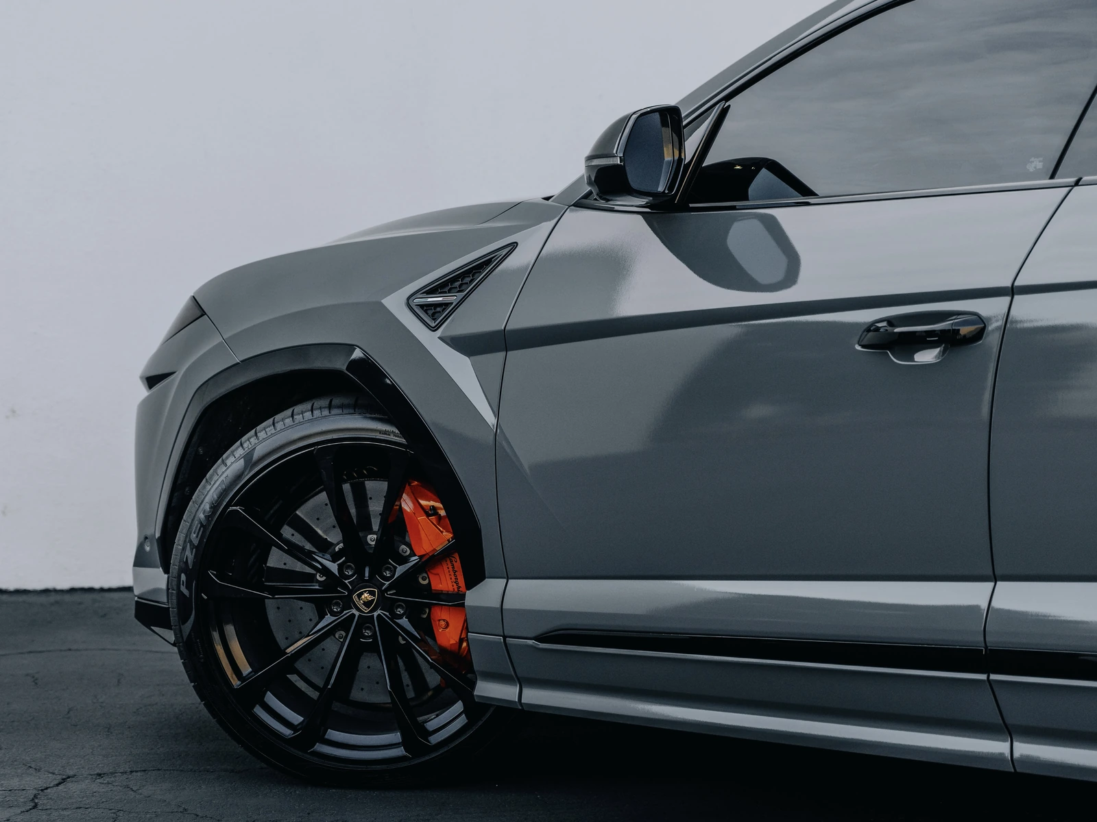 Lamborghini Urus Vinyl Wrap — photo 3 — Hussle Customz Los Angeles