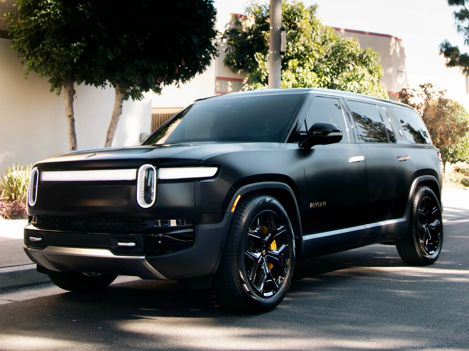 Rivian R1S PPF — photo 1 — Hussle Customz Los Angeles
